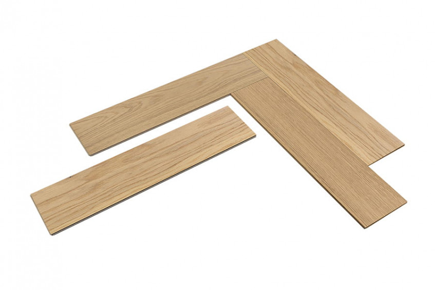 несколько досок паркетной доски для укладки «ёлочка» Oak Malta HB - левый и правый элементы, белый фон