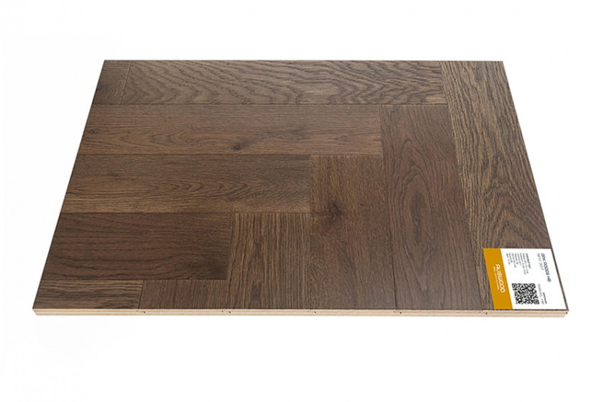 Щит, панель-образец паркетной доски Oak Rodos HB «ёлочка» с маркировкой, студийное фото