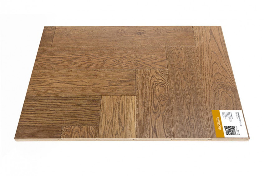 Образец панели AUSWOOD Oak Lazaro HB на белом фоне — схема укладки «ёлочка», фото продукта в щите