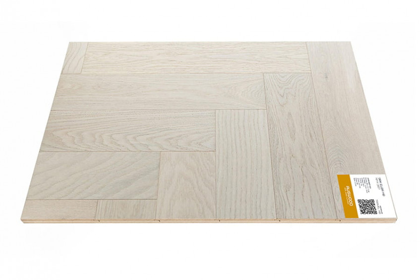 Образец панели AUSWOOD Oak Elba HB на белом фоне — светлый дуб, рисунок «ёлочки», фото товара